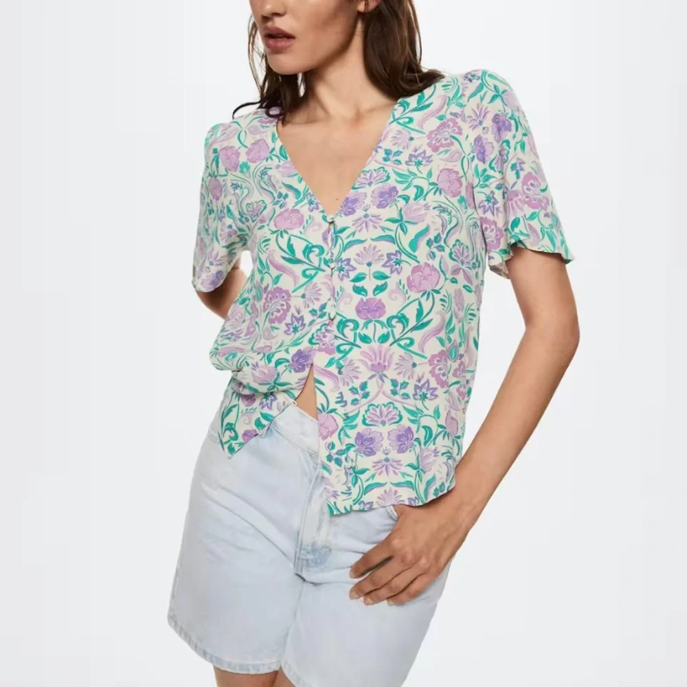 NWT Flowy printed blouse. Size 16. - Picture 4 of 4